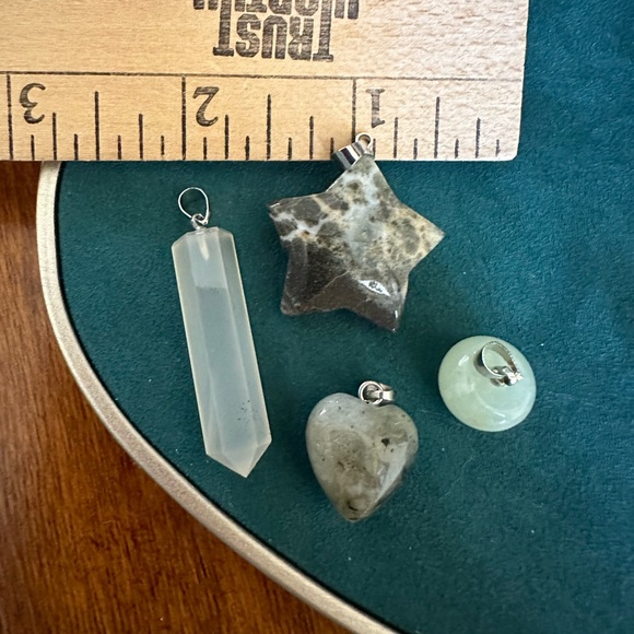 Moss Agate star and heart.  Set of 4 pieces.  Apple has UV reaction.  Natural - Picture 2 of 5